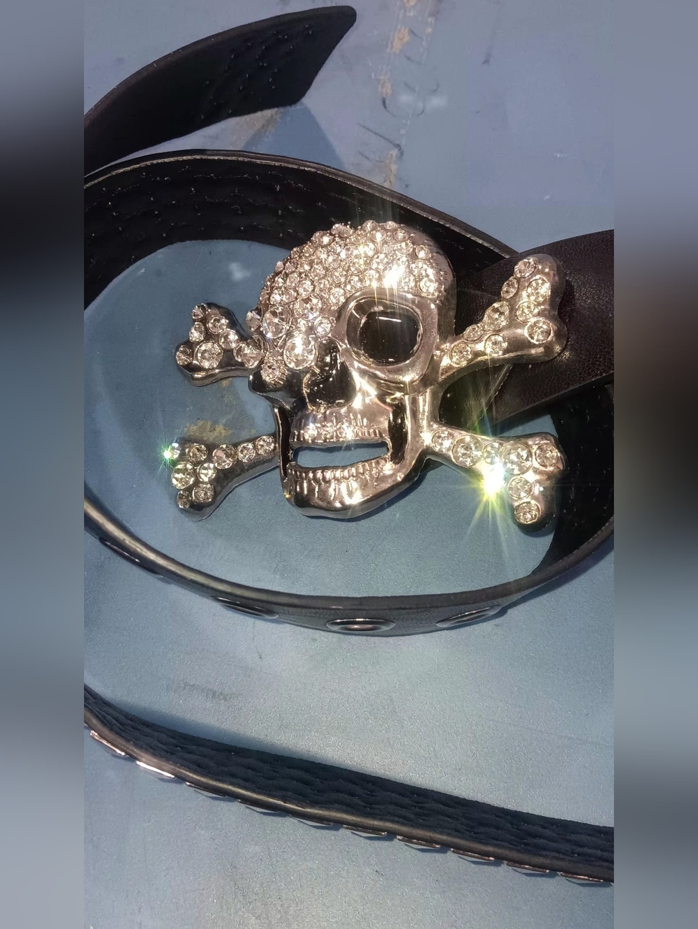 UNISEX Crystal Skull & Crossbones Belt Buckle Accent - Black Belt